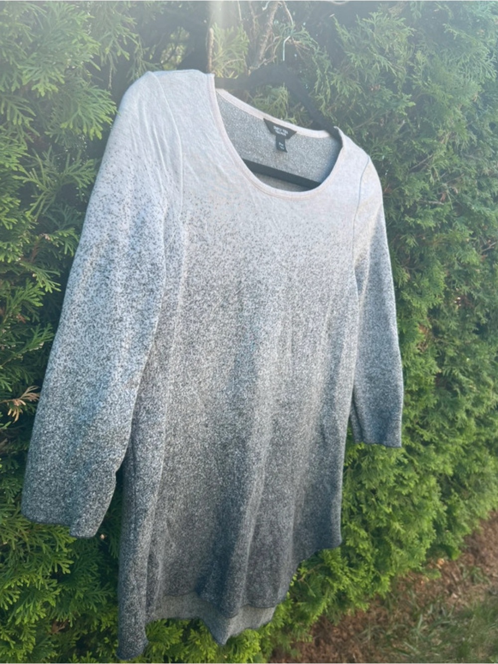 Simply Vera Vera Wang Gray and Light Pink Scoop Neck Top - Picture 2 of 8